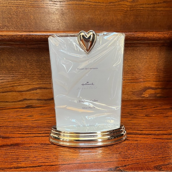 Hallmark Signature Silver-Plated Glass and Heart 5x7 Picture Frame - Picture 4 of 8